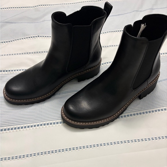 Universal Thread Sleek Black Ankle Booties - Picture 2 of 3